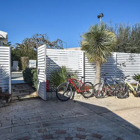 Lovely In With Kitchen Holiday home