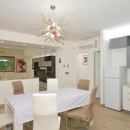 Holiday home Lovely In With Kitchen Modica