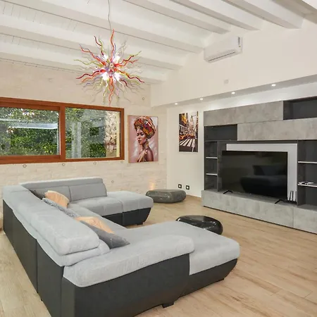 Holiday home Lovely In With Kitchen Modica